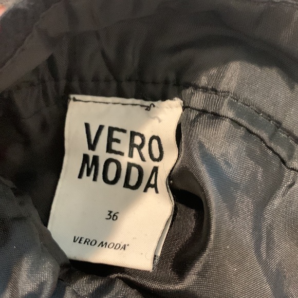 NEW classic black skirt - Picture 2 of 3